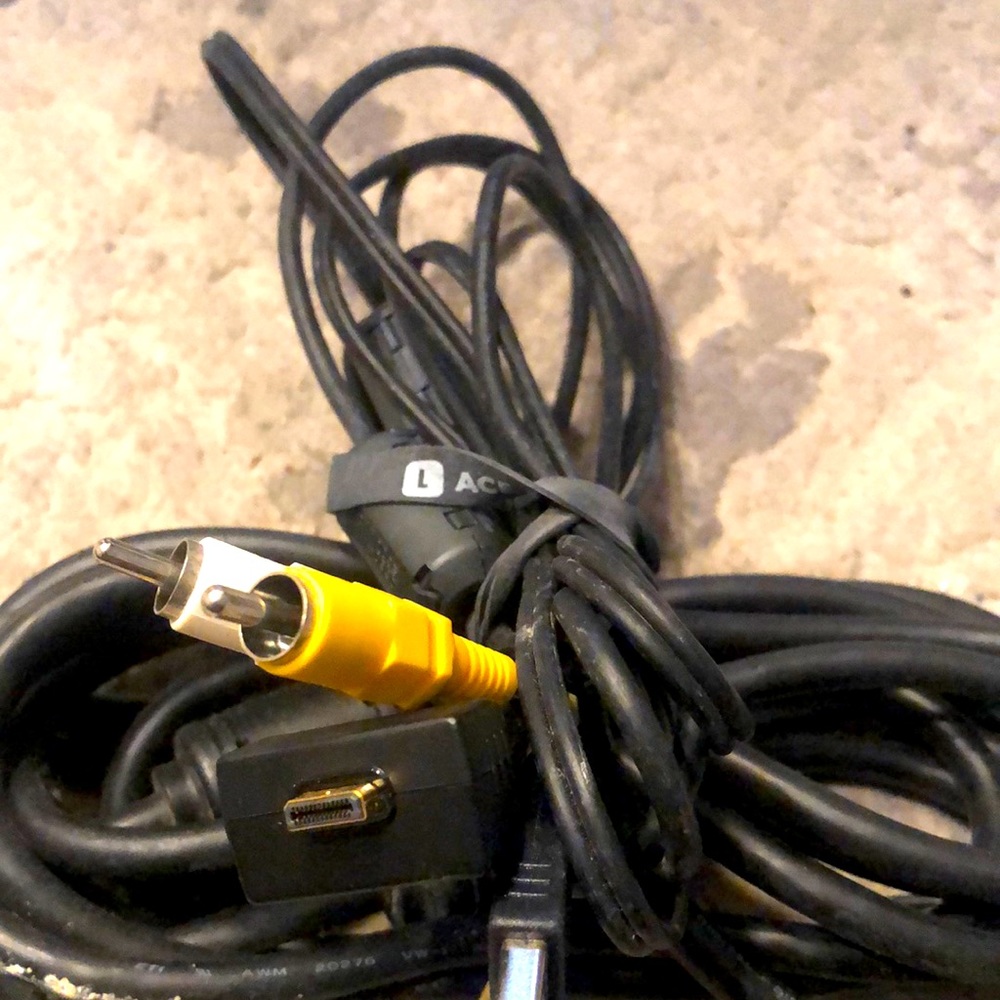 Genuine Nikon USB RCA AV Audio Cable ZCAT2035-0930 White and Yellow RCA